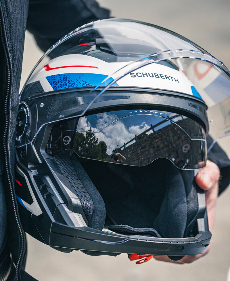 Schuberth J2 Sigma blue lifestyle 1